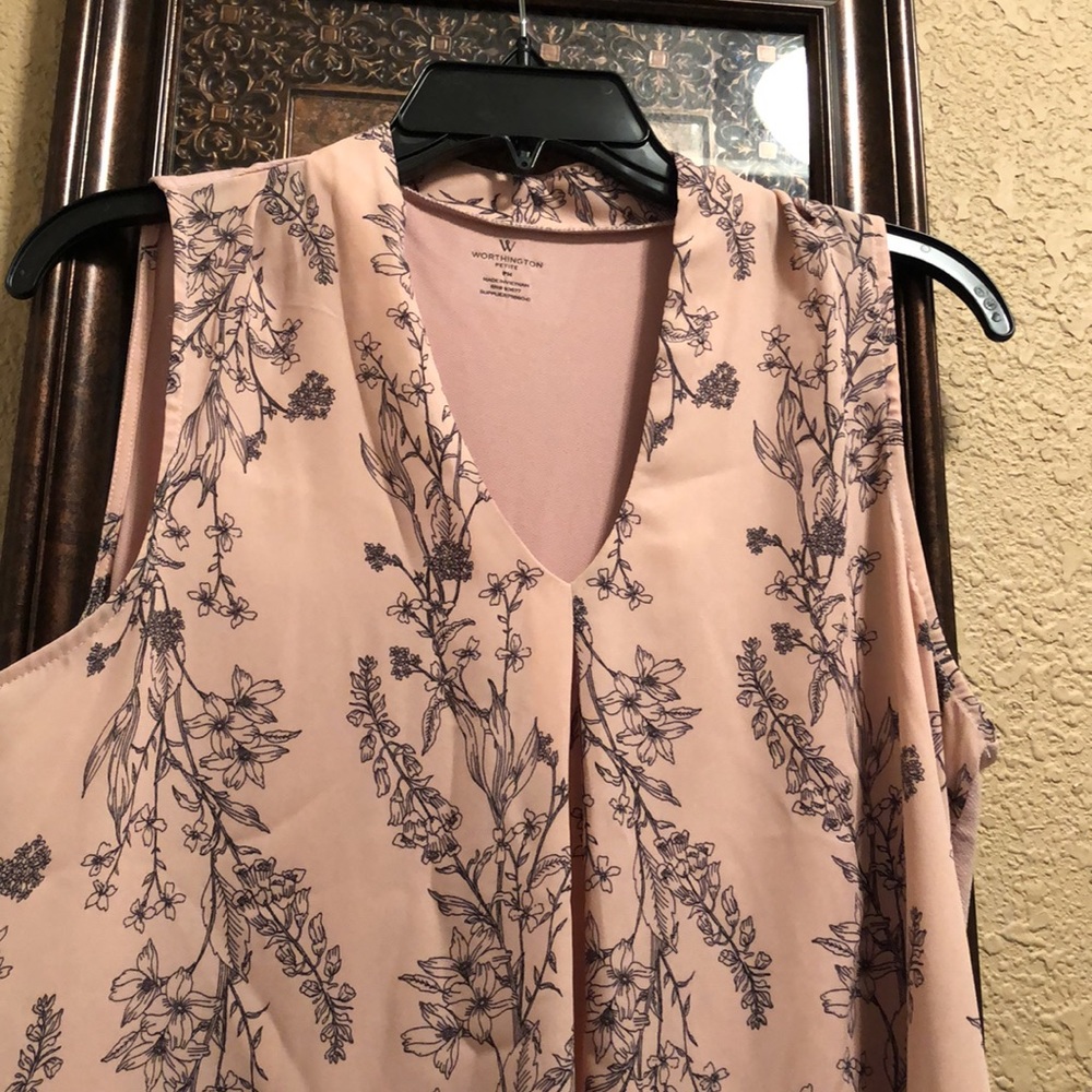 NWOT Worthington Petite Sheer Top. Sheer but not see through. Gorgeous design